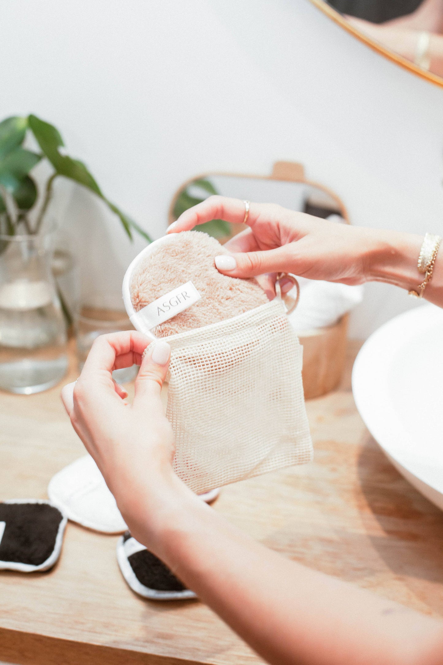 The Guide Me Wash Cloth: Mocha / Small - 10x10cm
